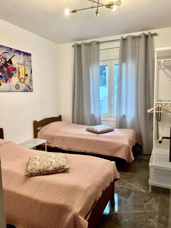 Amplio Apartamento Tranquilo Cerca De La Playa Росес Екстериор снимка