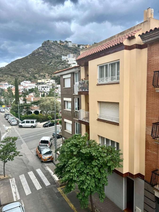 Amplio Apartamento Tranquilo Cerca De La Playa Росес Екстериор снимка